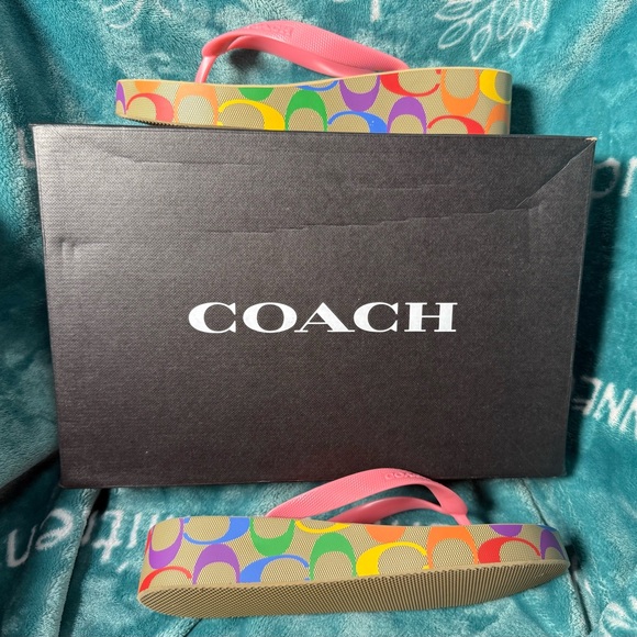 *BRAND NEW* COACH LYNN Flip Flop Signature Collection Sandals - Picture 5 of 10